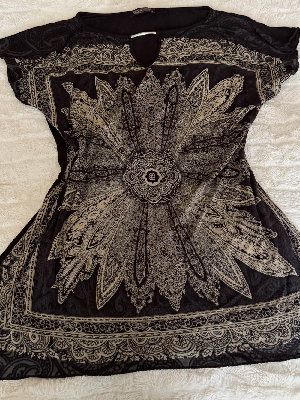 Vanilla Sugar Black Top with Cream Medallion Accents